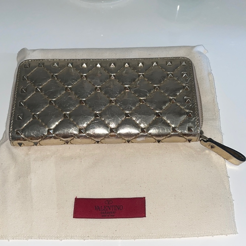 Valentino Garavani Rockstud zip around wallet